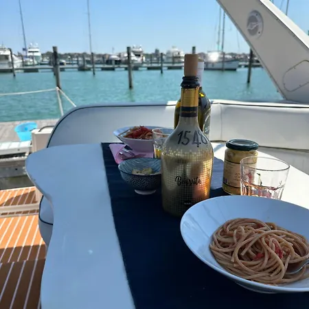 The Boat Experience Galleggiante In Barca