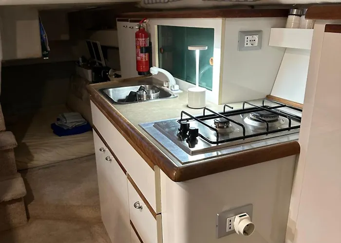 Botel The Boat Experience Galleggiante In Barca *